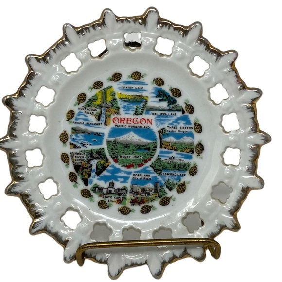 Oregon Pacific Wonderland Souvenir Plate. Vintage. White with Gold Trim. - Picture 1 of 3
